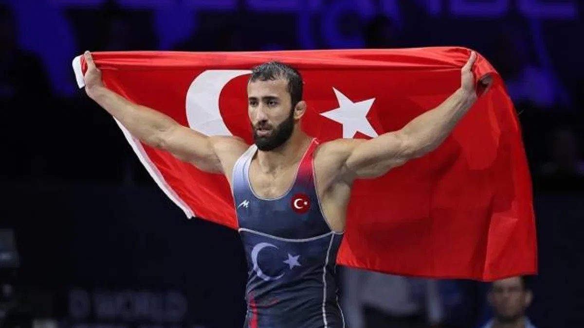 Milli güreşçi Burhan Akbudak, dünya şampiyonu oldu