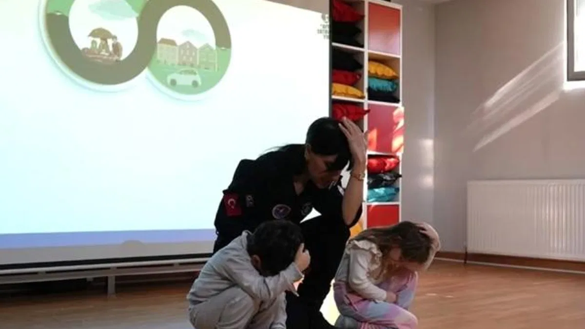İstanbul Maltepe’de ara tatilde miniklere afet eğitimi