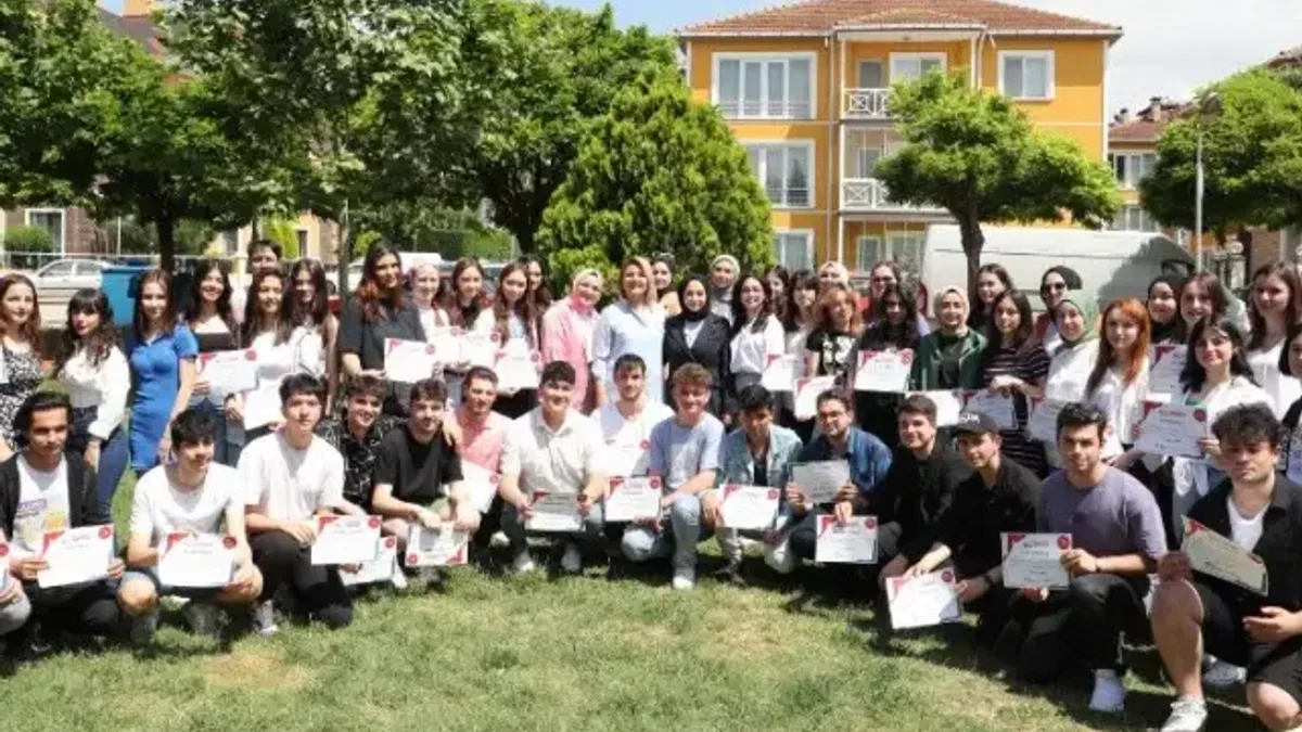 İzmit'te akademi mezunları üniversiteli oldu