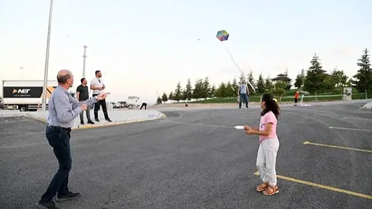 Selçuklu’da uçurtmalar Seyir Tepesi’nden Konya’yı selamladı