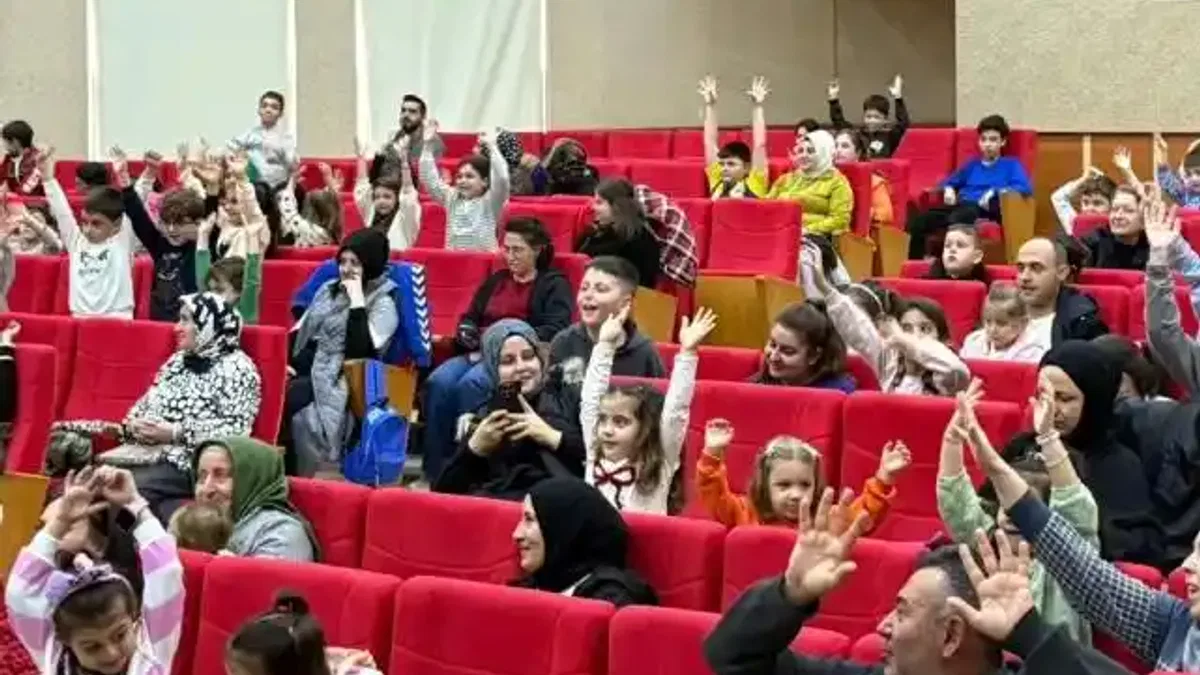 Kocaeli'de Gölcüklü çocukları neşelendiren tatil hediyesi