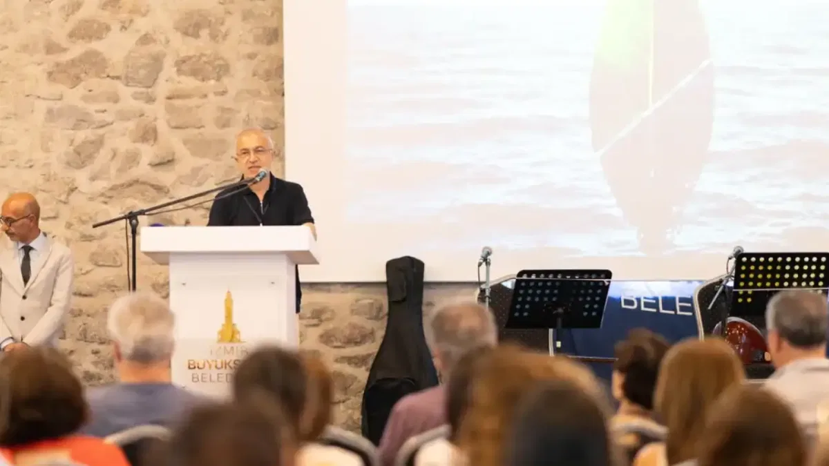 İzmir’deki uluslararası eleştirel eğitim zirvesi başladı