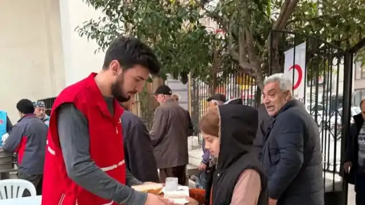 İzmir'de Kızılay Konak'tan Ramazan seferberliği