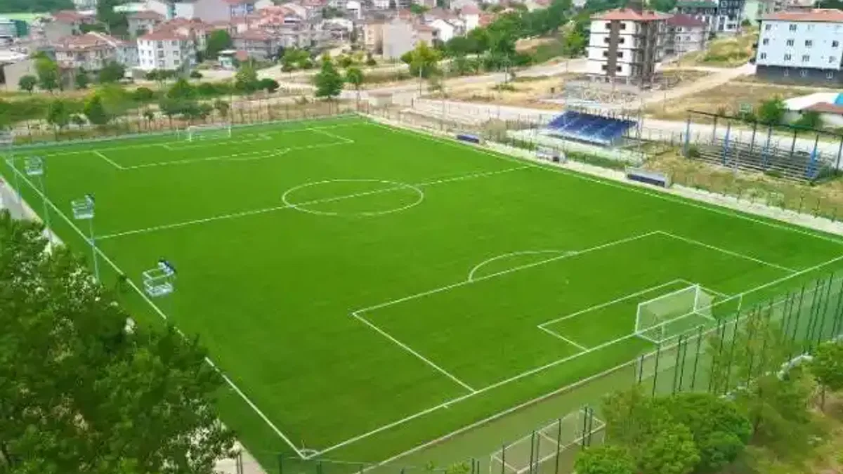 İnegöl'de Yeniceköy Futbol Sahası yenilendi