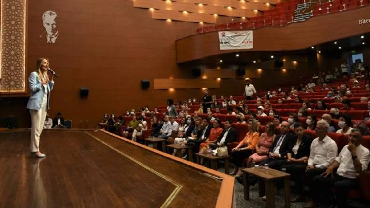CHP'li Nazlıaka, Kırşehir'de kadınlarla bir araya geldi: