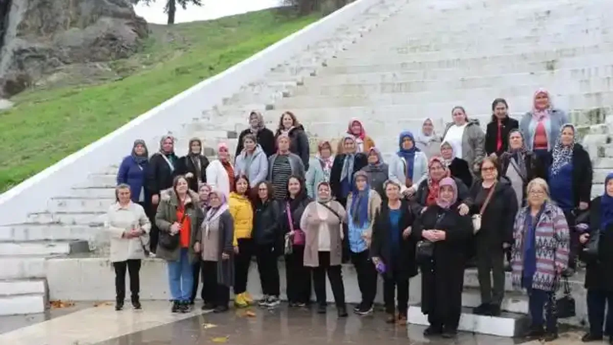 Köprübaşılı kadınlar Manisa'yı adım adım gezdi