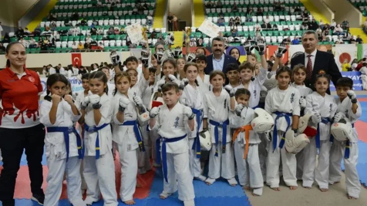 Bursa Yıldırımlı karatecilerden 50 madalya