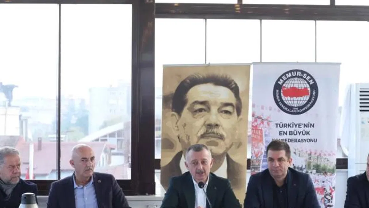 Başkan Büyükakın, Kocaeli Memur-Sen'e konuk oldu