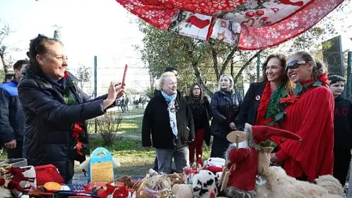 Karşıyaka'nın 'Yeni Yıl Pazarı'na büyük ilgi