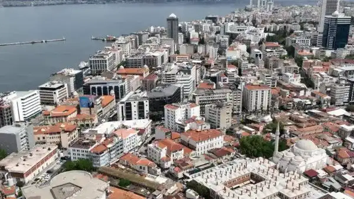 “İzmir Yenileniyor” markası tescillendi