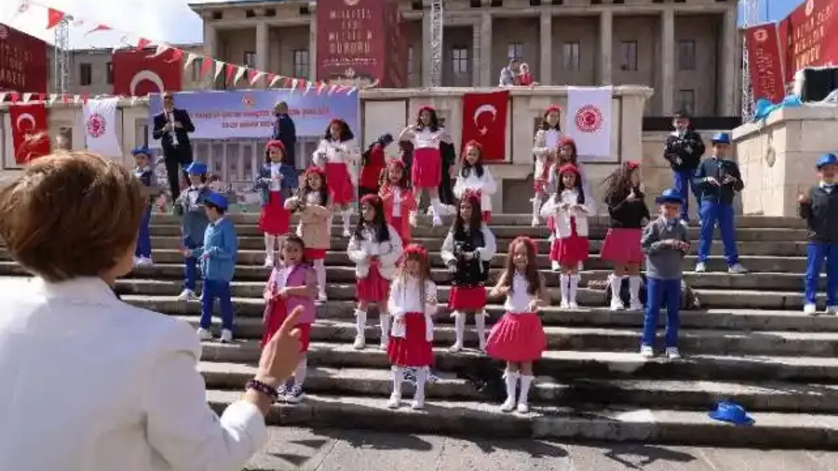 TBMM'de çocuk coşkusu sürüyor