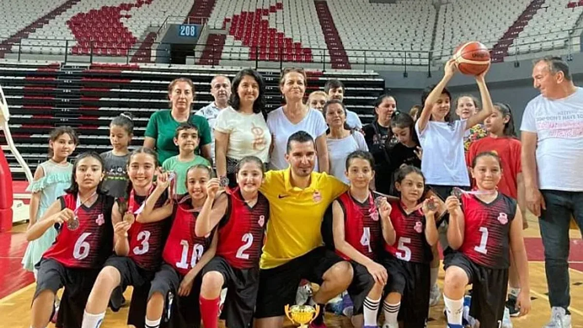 Antalya'da küçük basketbolcular lig ikincisi