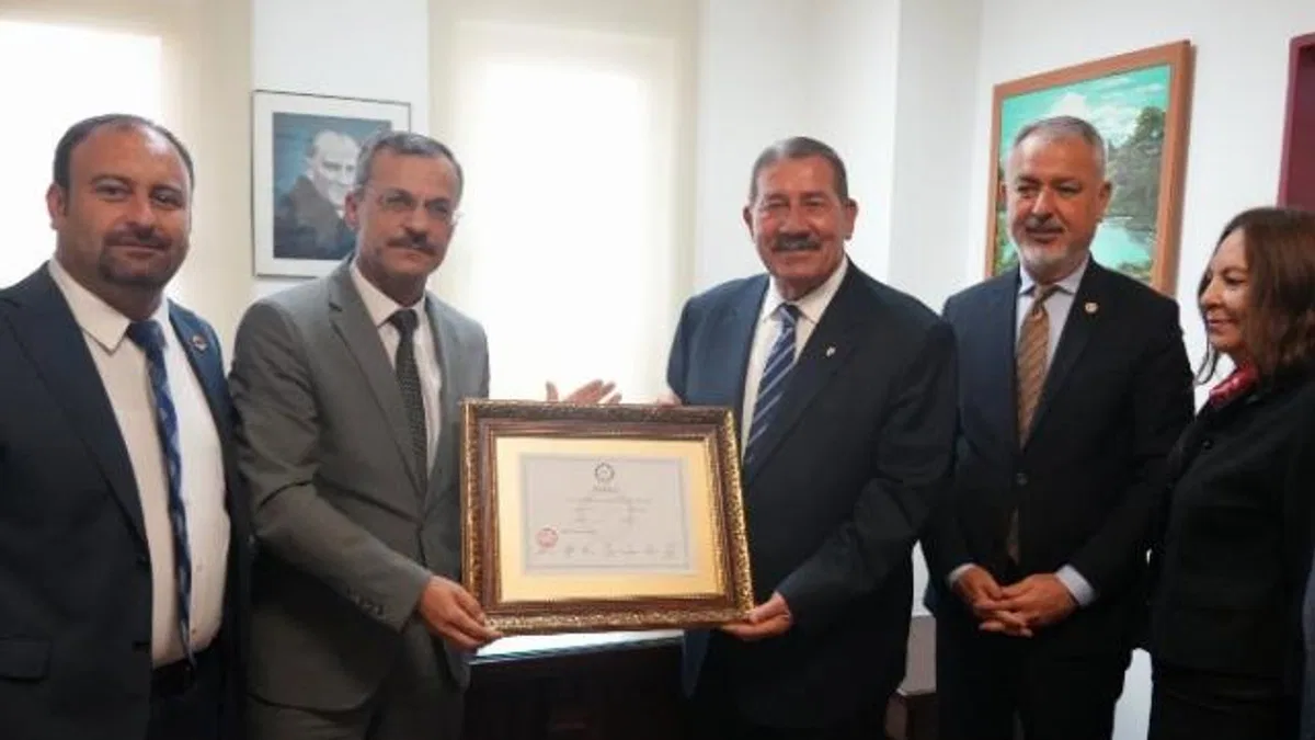 Milas'ta Başkanı Topuz hediye ve çiçek yerine ADD'ye bağış istedi
