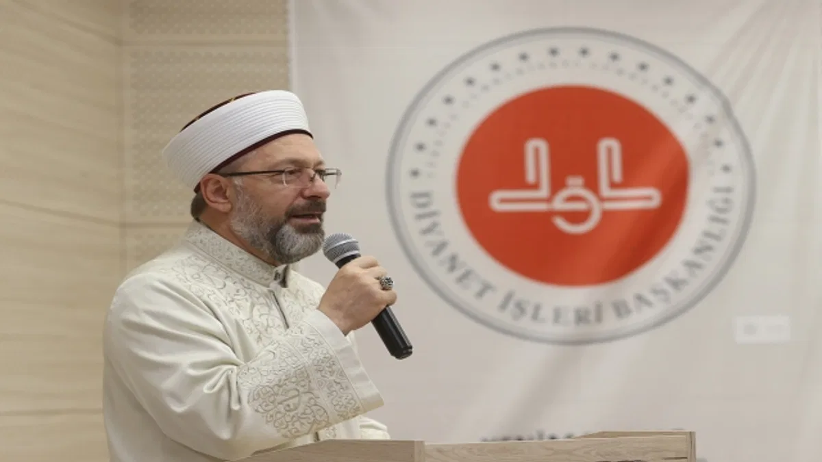 Diyanet İşleri Başkanı Erbaş, görme engelli hafızlık öğrencilerinin yıl sonu etkinliğine katıldı: