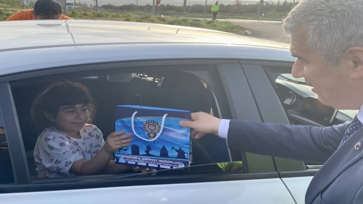 Kırşehir Valisi Akın "Bayramınız kemerli olsun" kampanyasıyla sürücüleri uyardı