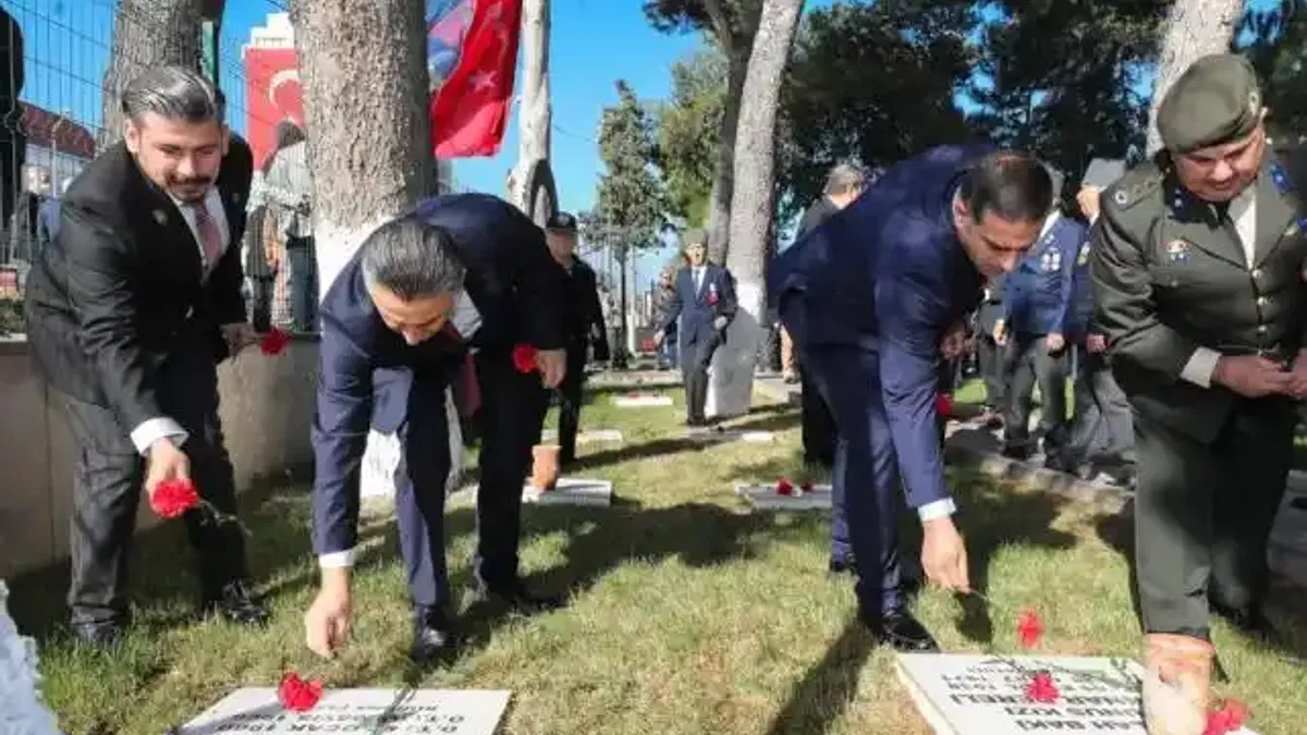 İzmir Narlıdere Çanakkale Zaferi'nin kahramanlarını andı
