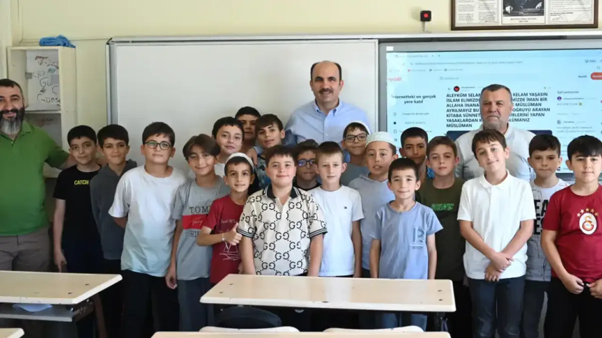 Konya'da Başkan Altay hafızlık eğitimi alan kursiyerlerle buluştu
