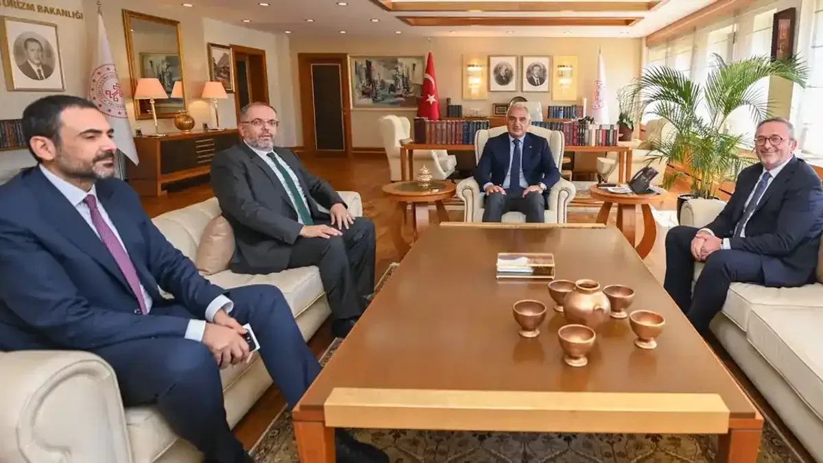 Bakan Ersoy ile Prof. Dr. Erhan Afyoncu'dan tarih ve kültür buluşması