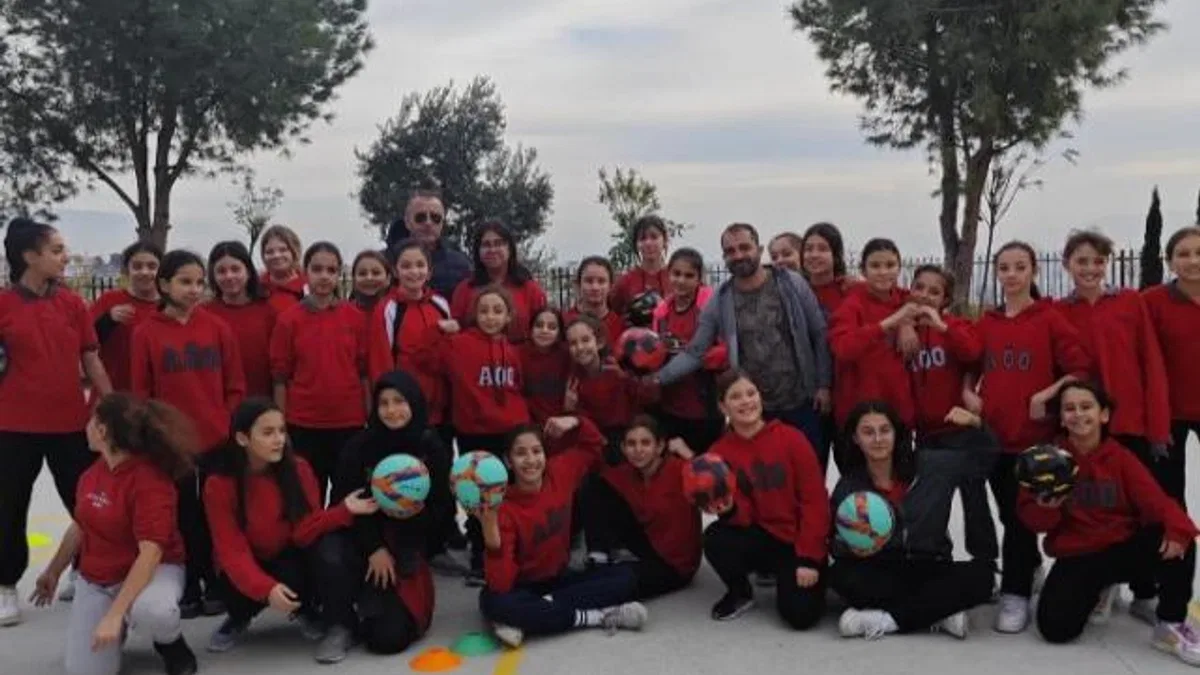 Çiğli Belediyesi’nden okullara sportif destek