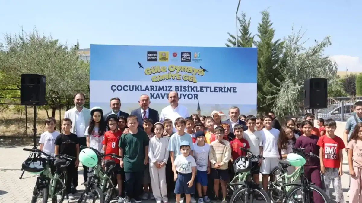 Konya'da çocuklara bisiklet sevinci