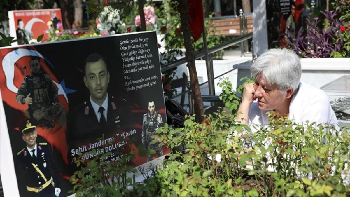 Şehit çocuklarıyla bayramlaştılar