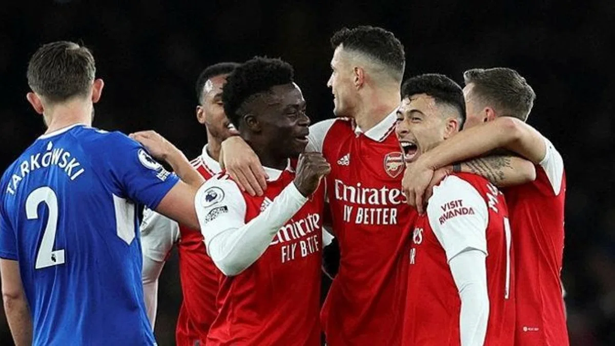 Arsenal'ı Saka-Martinelli-Odegaard üçlüsü sırtlıyor!