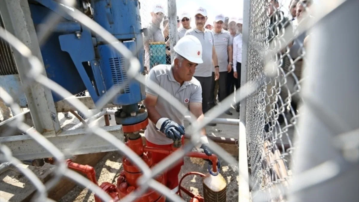 Bakan Fatih Dönmez, Adana'da yeni petrol keşiflerine işaret etti
