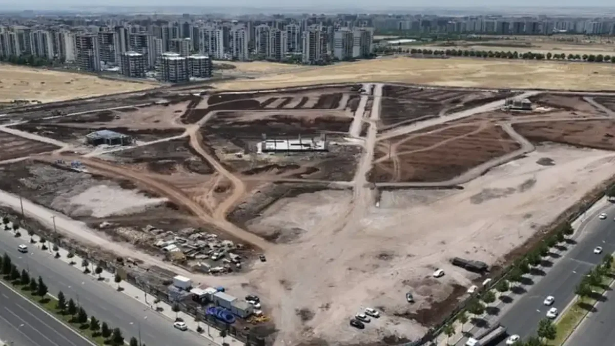 Mezopotamya Kent Parkı'nda çalışmalar eş zamanlı sürüyor