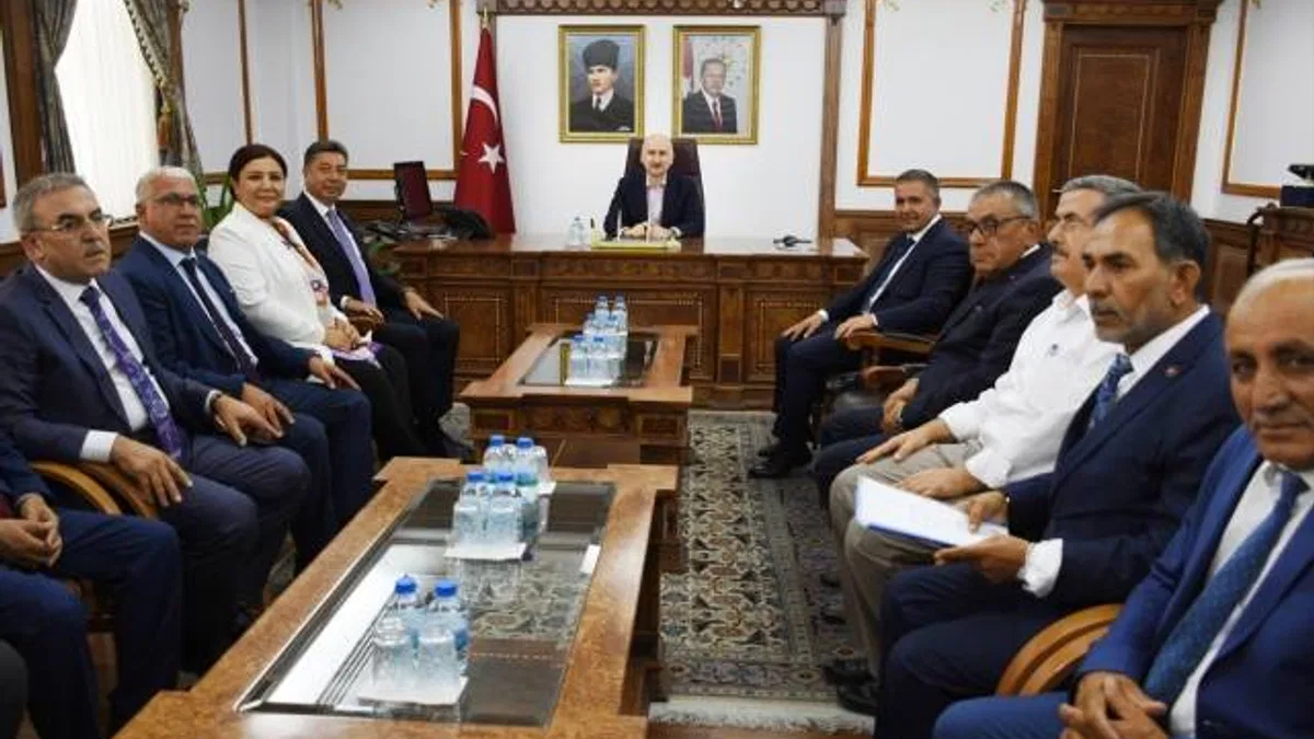 Bakan Karaismailoğlu, AK Parti Kırşehir İl Başkanlığında konuştu: