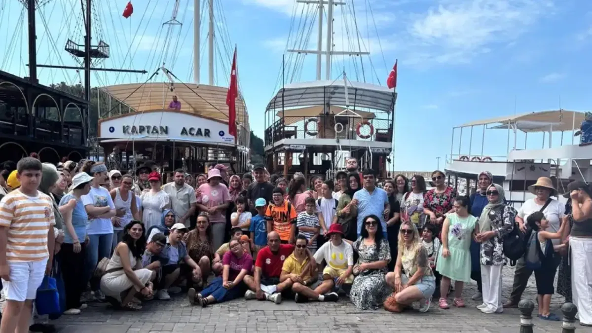 Antalya Muratpaşa'da özel gereksinimli bireyler Akdeniz’e açıldı