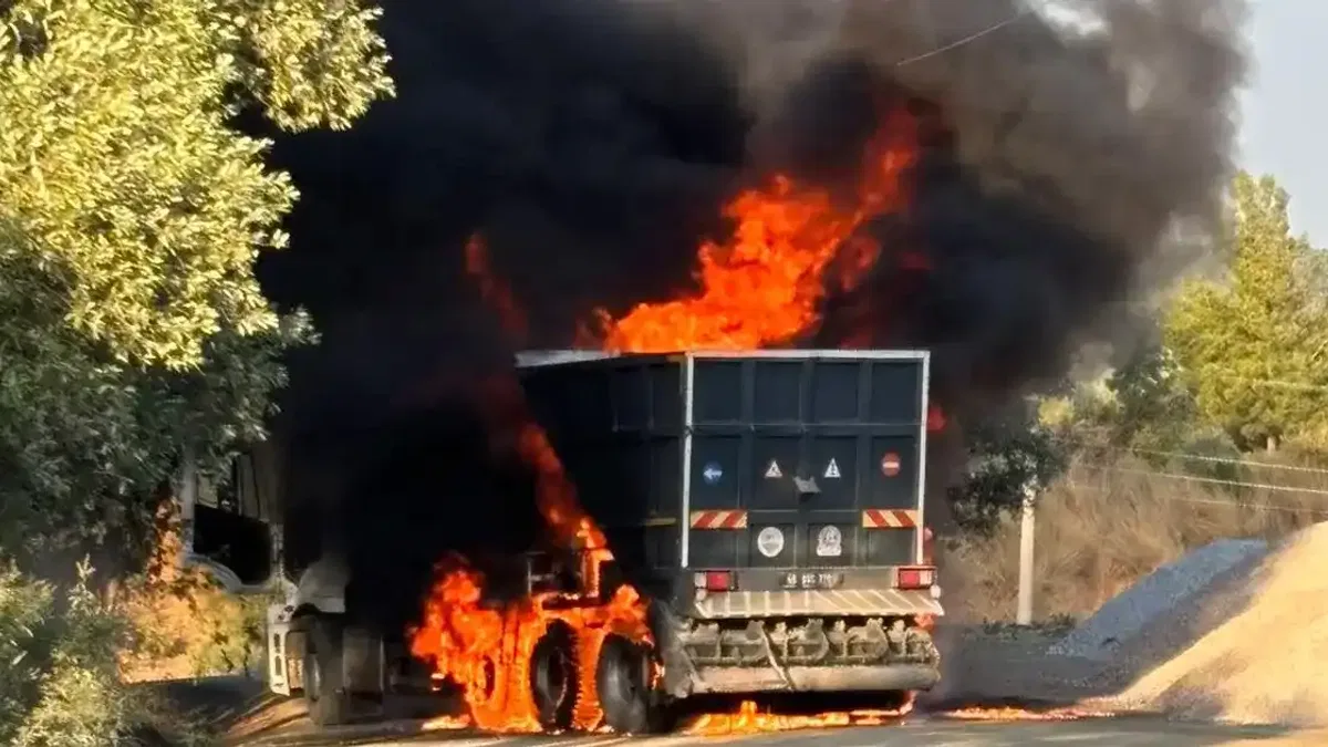 Dalaman Belediyesi’ne ait asfalt aracı alev alev yandı!
