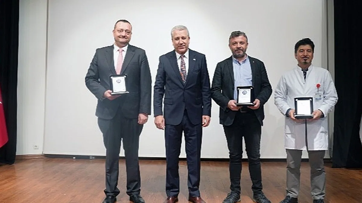 Rektör Prof. Dr. Budak, "Sağlık çalışanlarımız tüm zorlu koşullara rağmen fedakârca çalışıyor"