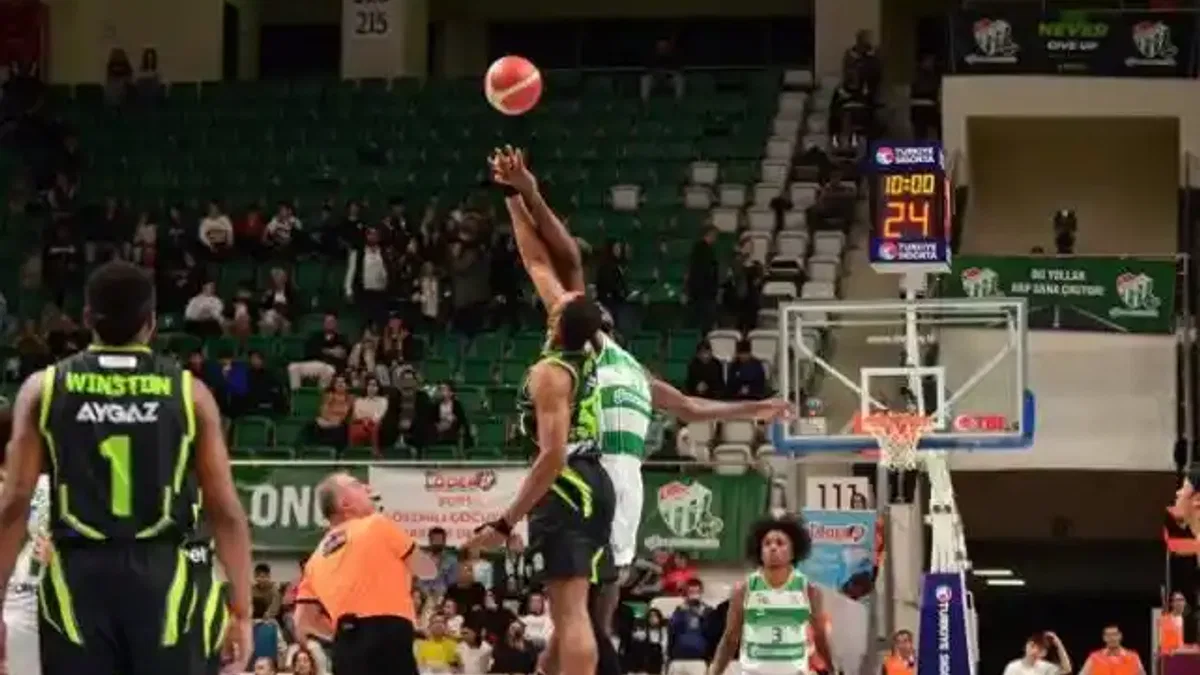 Basketbolda Bursa derbisinin galibi TOFAŞ oldu