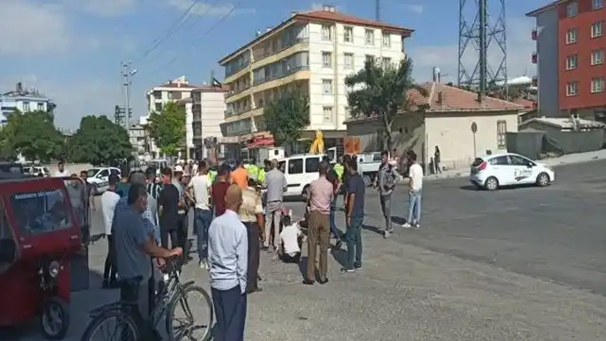Konya'da kamyonetle motosikletin çarpıştığı kazada 2 kişi yaralandı