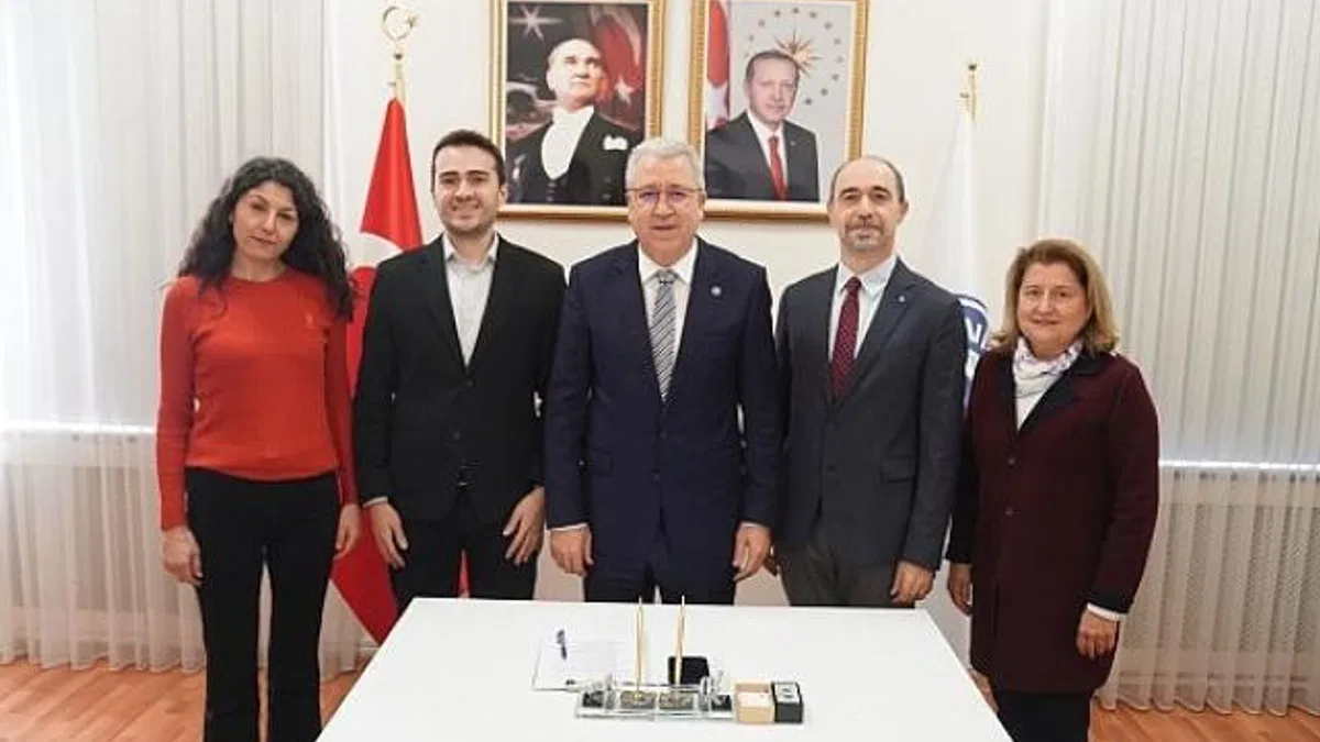Karadut ve adaçayının, hastane kaynaklı enfeksiyona neden olan bakterilerin tedavisine etkisi araştırılacak