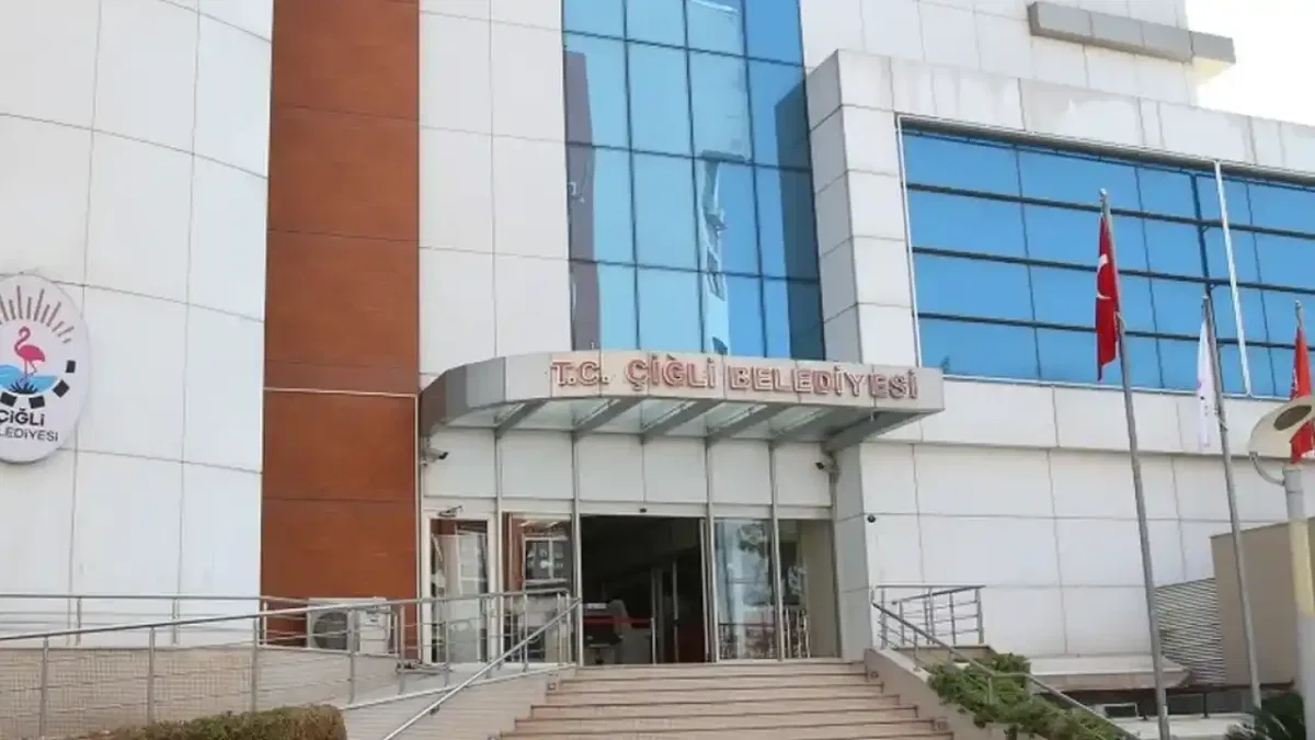 Çiğli Belediye Başkanı Yıldız’ın makam aracına silahlı saldırı!