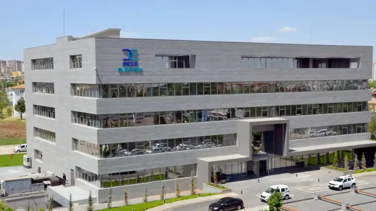 Dicle Elektrik'ten başarılı öğrencilere burs desteği
