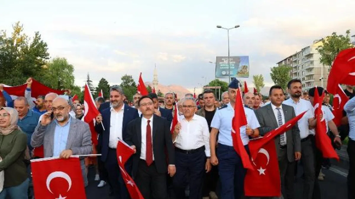 Başkan Büyükkılıç: “Kayseri’den haykırılan, hainlere gereken dersi vermenin sesidir”