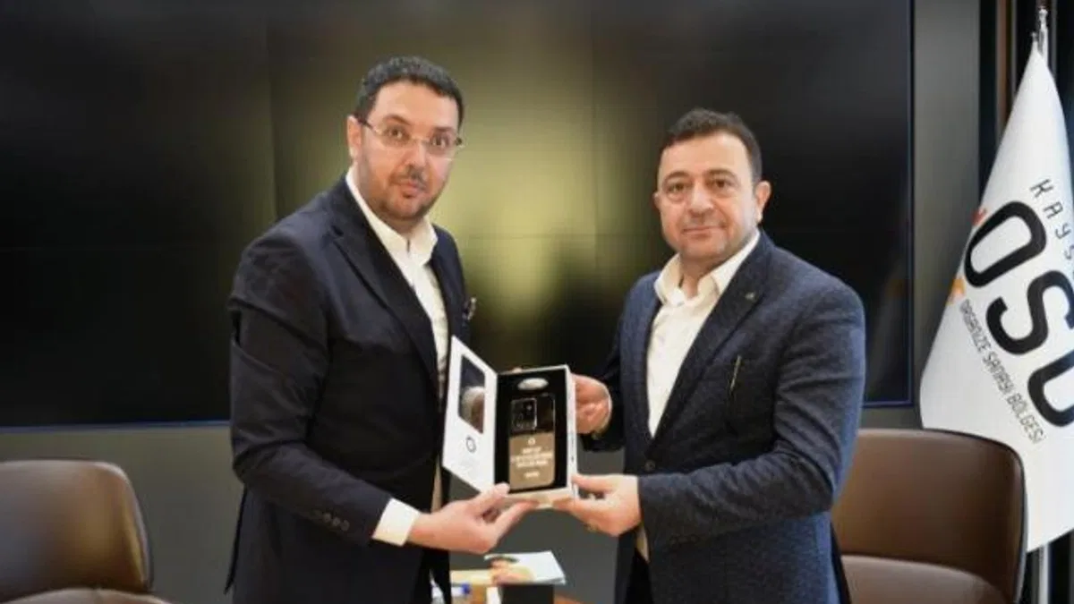 Türkiye’nin yeni akıllı cep telefonu OVION, Kayseri OSB yönetimine tanıtıldı
