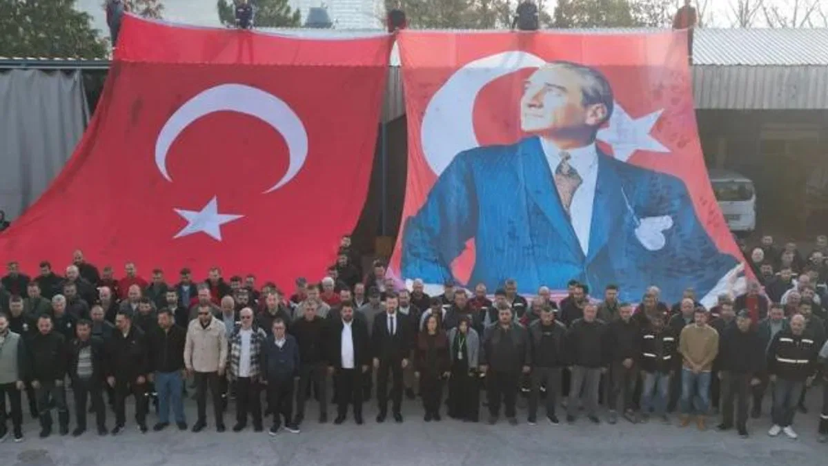 İzmit Belediyesi, Ata’ya Saygıyla Kenetlendi