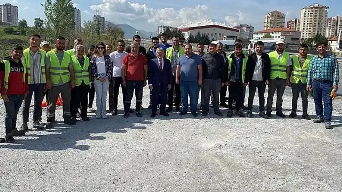 Memduh Büyükkılıç'tan yol çalışmasına yakın takip