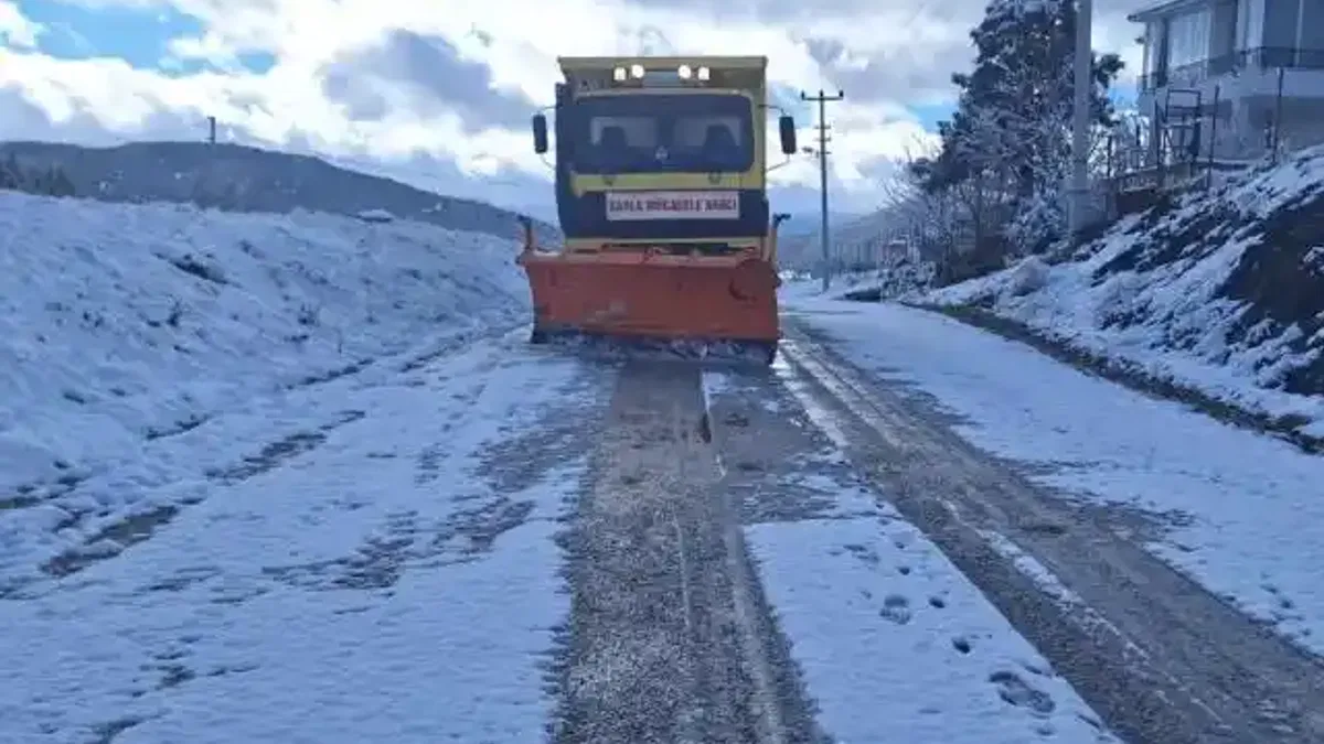 Muğla’da karla mücadele aralıksız devam ediyor