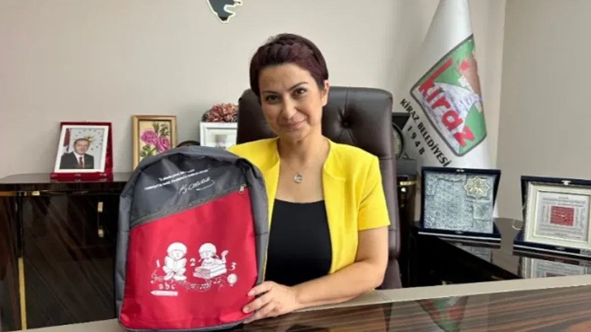 Kiraz'da 1. sınıfların çantaları belediyeden