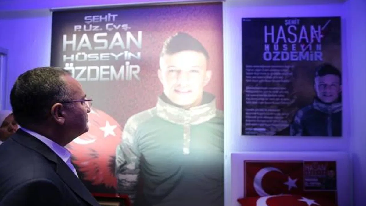 Adalet Bakanı Bozdağ, Yozgat'ta şehit Özdemir'in ailesini ziyaret etti