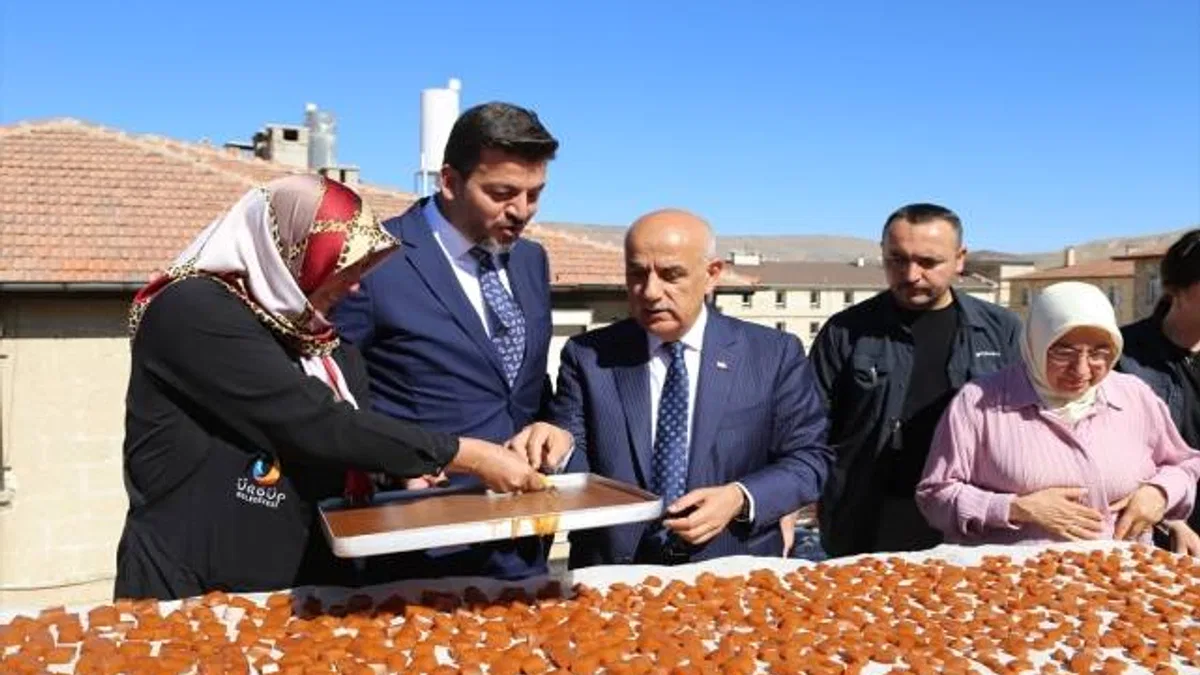 Ürgüp'te "50. Uluslararası Ürgüp Bağ Bozumu Festivali" başladı