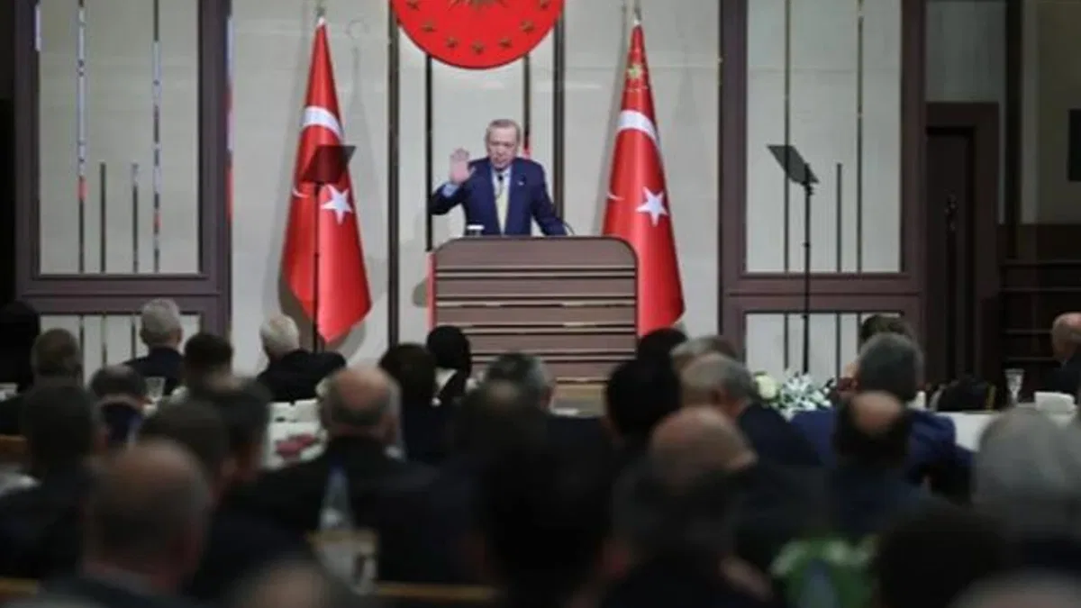 Erdoğan esnafla iftarda buluştu: Bölgesel türbülanstan başarıyla çıkacağız