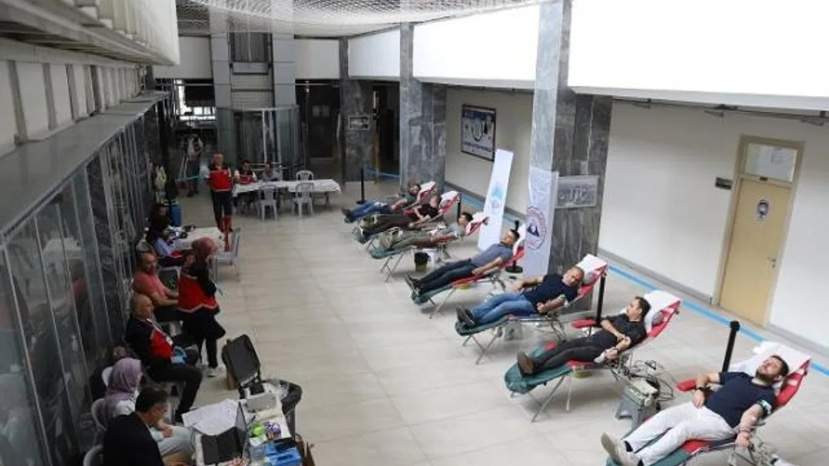 Kayseri Büyükşehir personelinden ERÜ Kan Merkezi’ne “kan bağışı” desteği