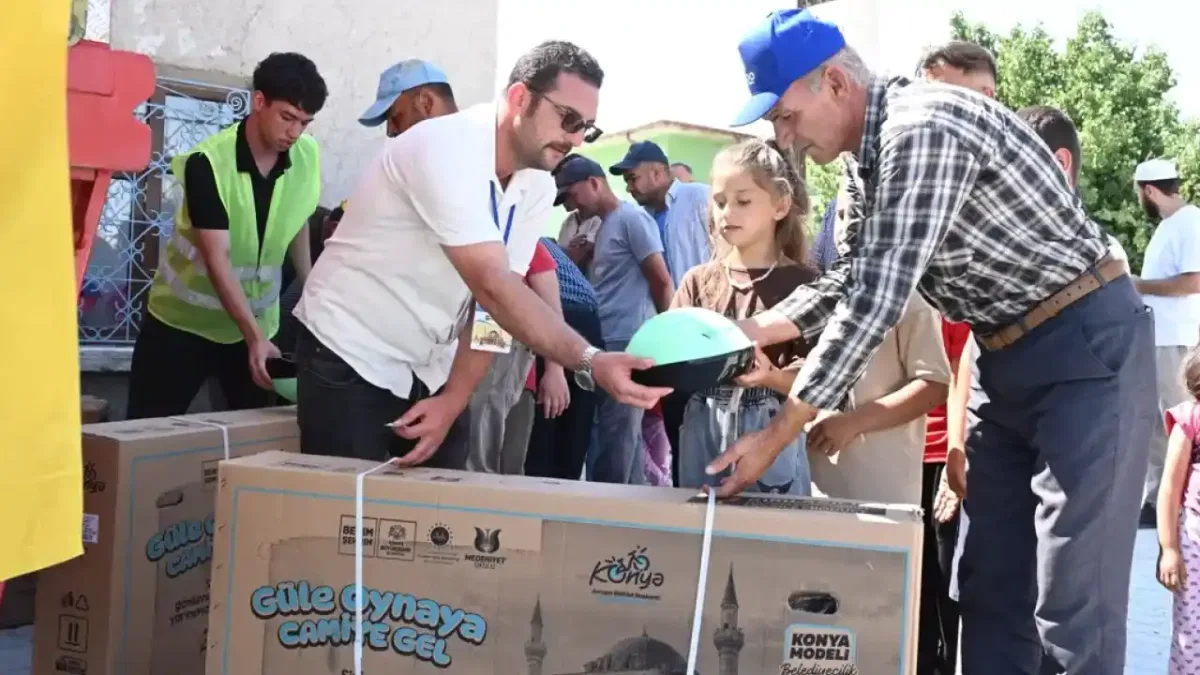 13 bin çocuğa 'güle oynaya' bisiklet