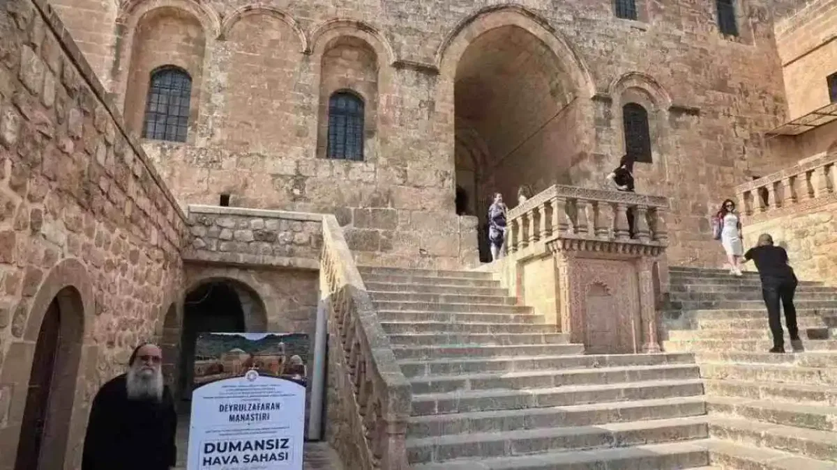 Tarihi manastırda radikal karar: Artık duman yok