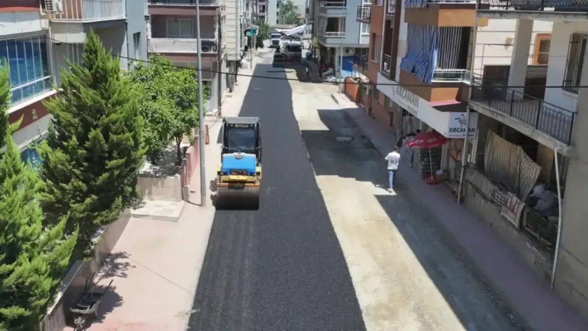Manisa Alaşehir'in yollarında 'sıcak' çalışma